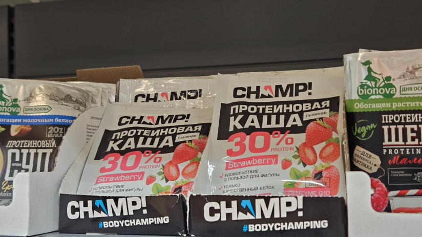 Протеиновая каша на полке магазина