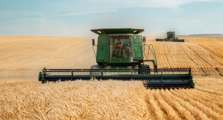 Уборка пшеницы в США, штате Северная Дакота