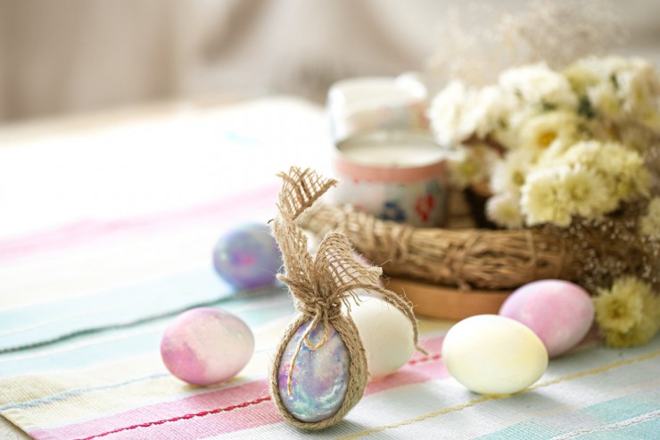 easter-composition-with-festive-eggs-blurred-space-close-up