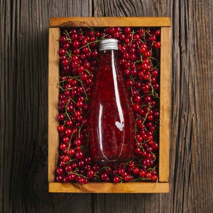 top-view-cranberry-juice-on-wooden-background
