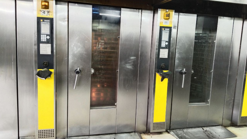 Как изготавливают и освящают куличи на хлебозаводе