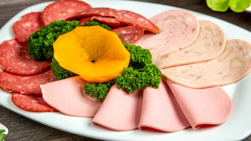 Продажи вареной колбасы в весенне-летний сезон