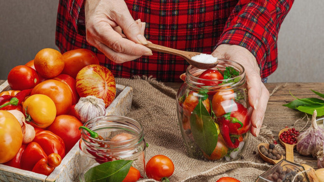 Консерванты могут быть натуральными: эксперт бренда «Пиканта» о составе соусов и консервированных овощей