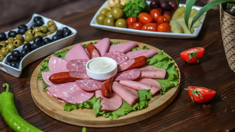 Колбасы в нарезке: ключевые тренды на рынке