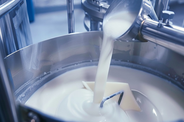 prigotovlenie-moloka-v-rezervuare-iz-nerzaveusei-stali