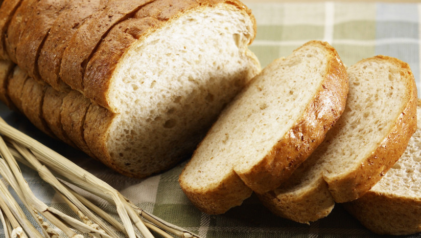 krupnyi-plan-psenicy-i-hleba-na-stole