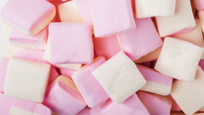 Беларусь приостановила продажи российского маршмеллоу из-за неуказанного красителя азорубина в составе