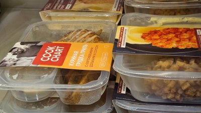 Опрос X5 показал, что треть россиян выбирает готовую еду для новогоднего стола