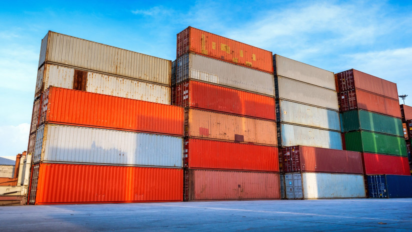 Красные контейнеры 169