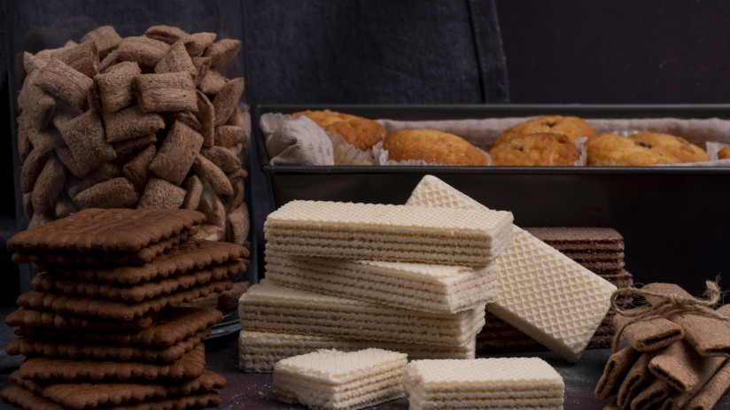 side-view-chocolate-cookies-crispy-waffles-dark