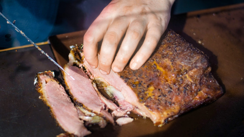 cook-making-meal-slicing-meet-bbq (1)