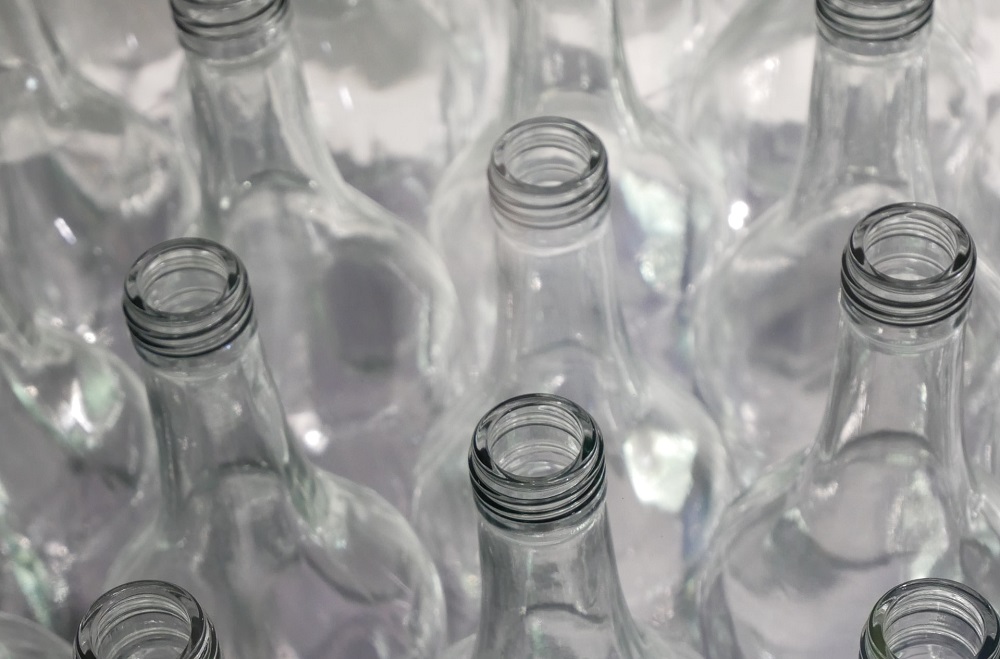 В России создали «сверхлегкую» стеклянную бутылку весом 235 грамм
