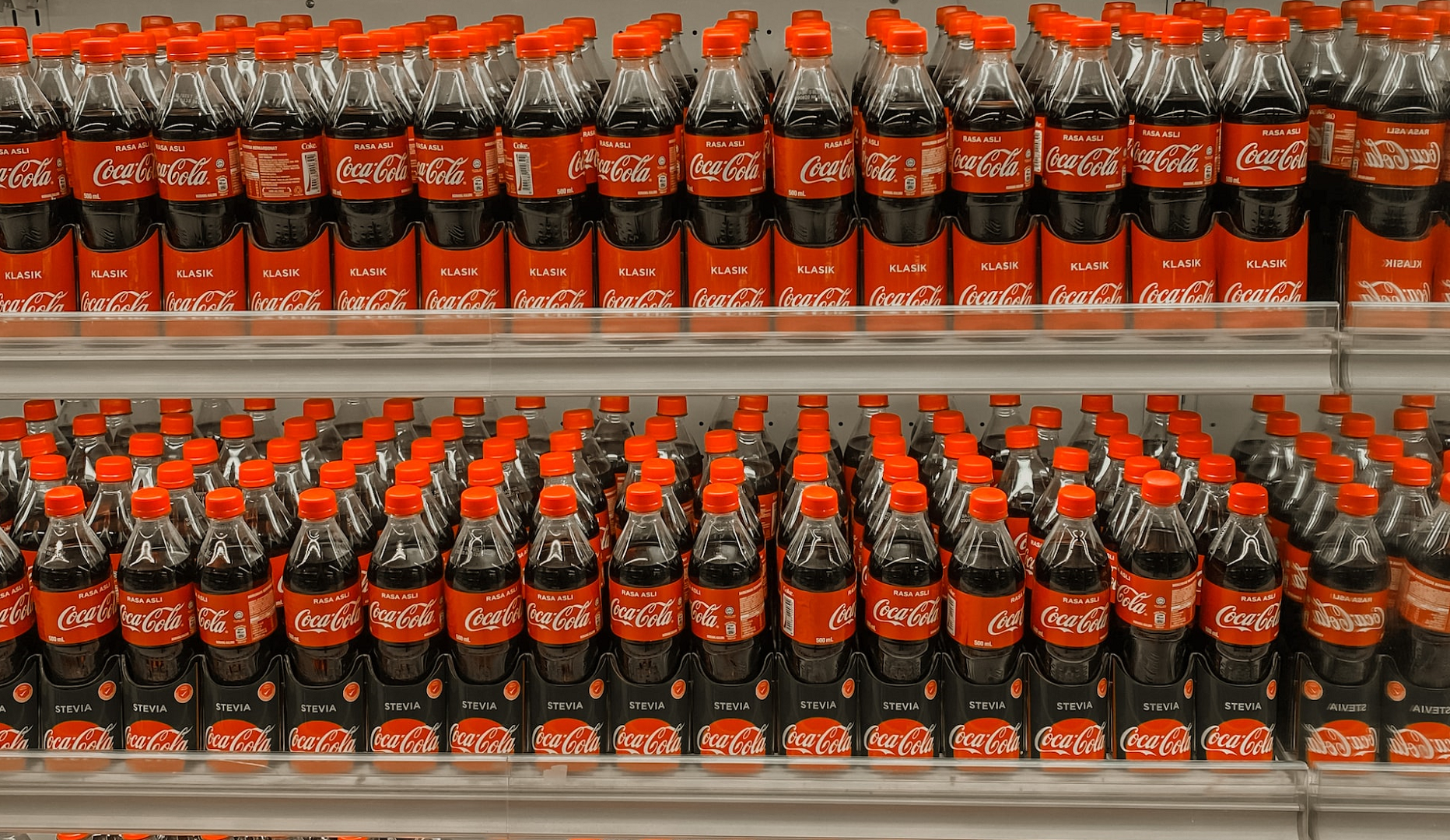 Роспотребнадзор будет искать в московских магазинах контрафактную Coca-cola