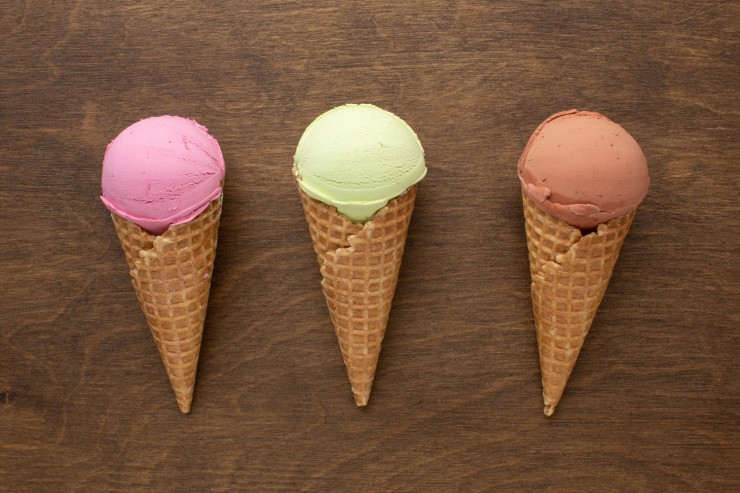 ice-cream-cones-with-flavour-table