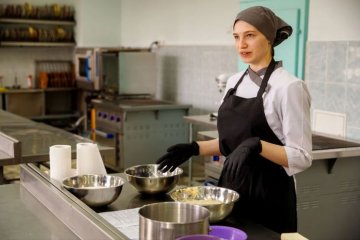 Срок хранения хлеба увеличили, добавив к муке яблоки и горох