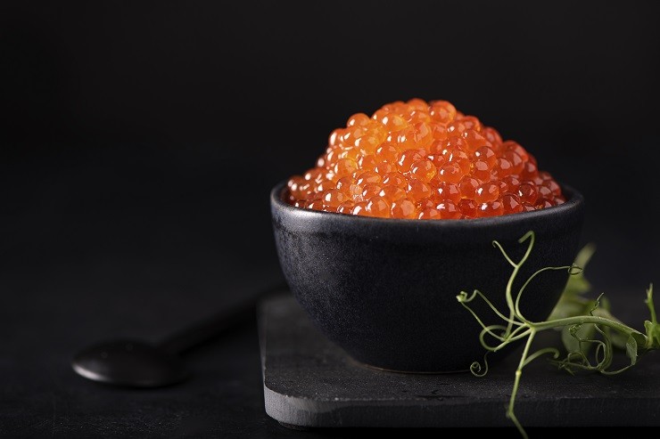 red-salmon-caviar-in-a-small-black-bowl
