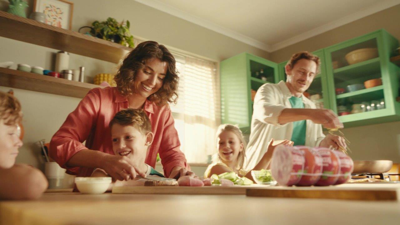 «Вязанка» запустила новую линейку рекламных роликов к Году семьи