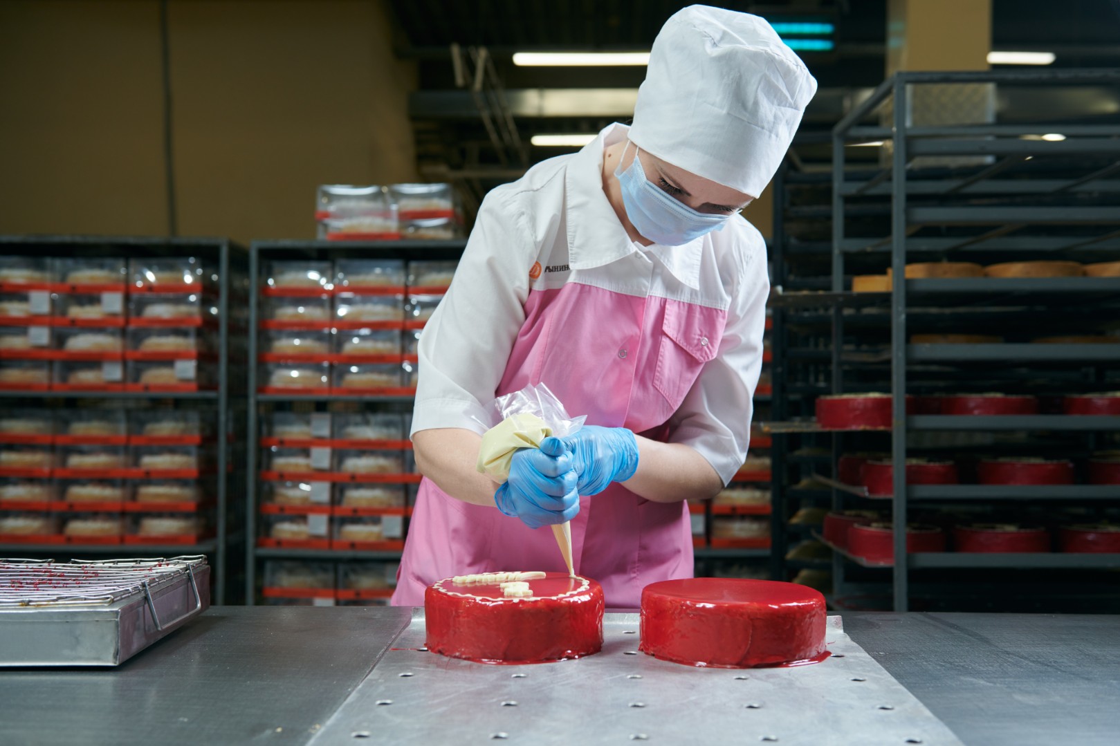 Фабрики Москвы выпекают более 39,7 тонны тортов и пирожных ежедневно