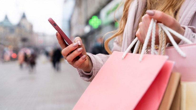 young-adult-shopping-city