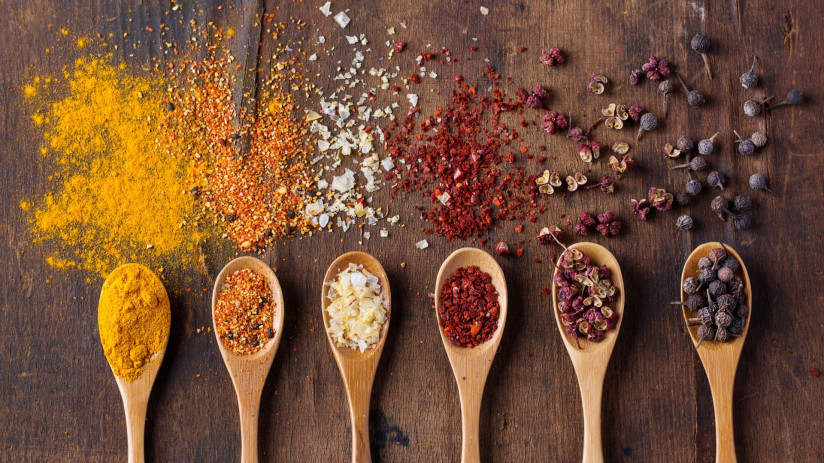 klouz-ap-lozki-napolnennoi-speciami-v-radu