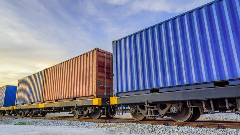 konteinernyi-gruzovoi-poezd